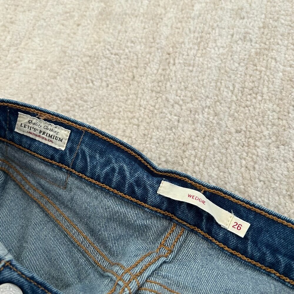 Levi's Premium Wedge Button Fly High Rise Crop Blue Jeans 26 - Picture 2 of 10
